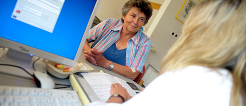 Besprechung einer Ã„rztin mit einer Patientin