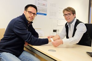 Das Patientenarmband erhält der Patient bei der Aufnahme im Klinikum Aschaffenburg-Alzenau